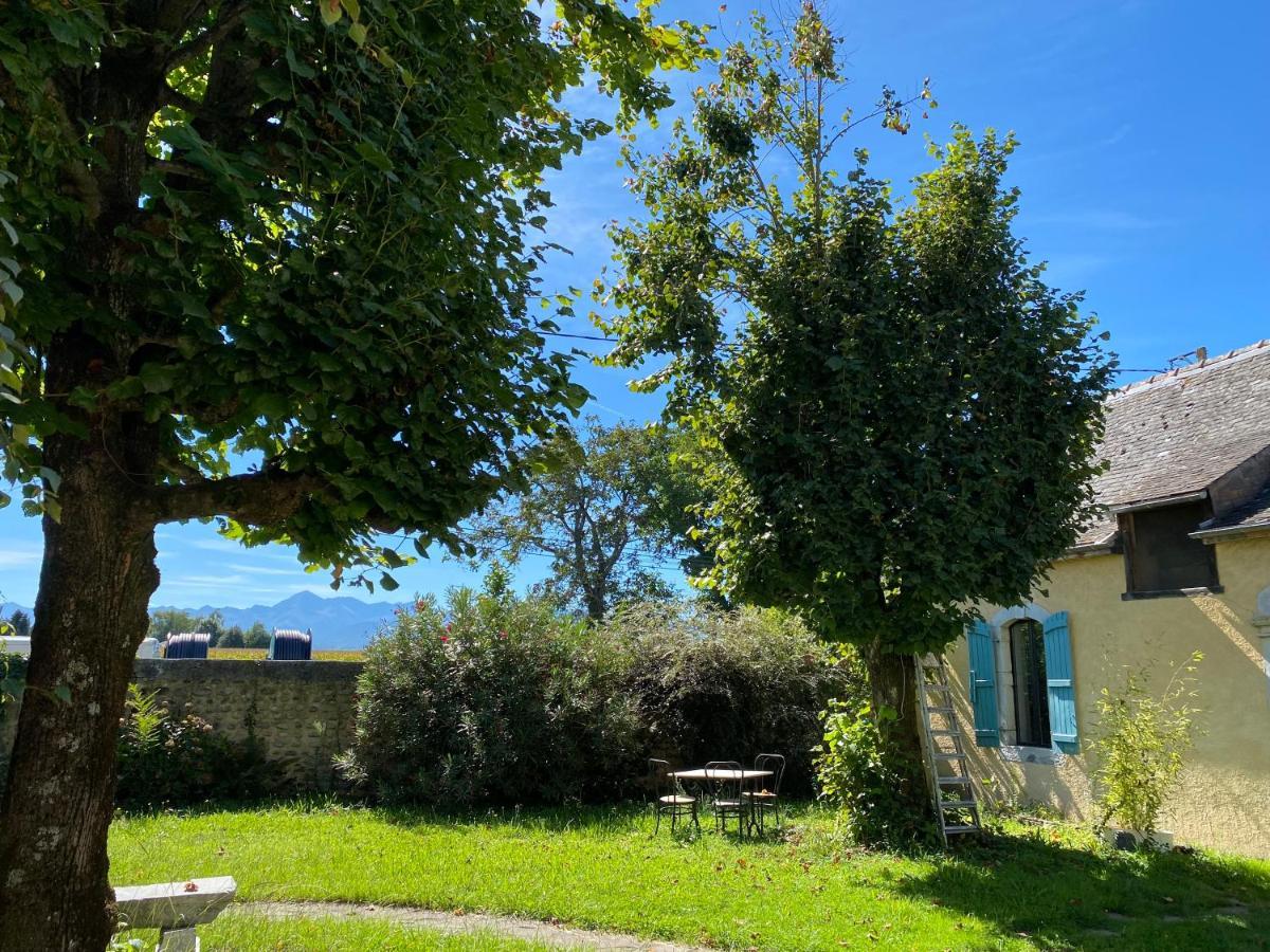 Chambre D'Hote 1787 : Les Terrasses Des Pyrenees Laloubere Exterior photo