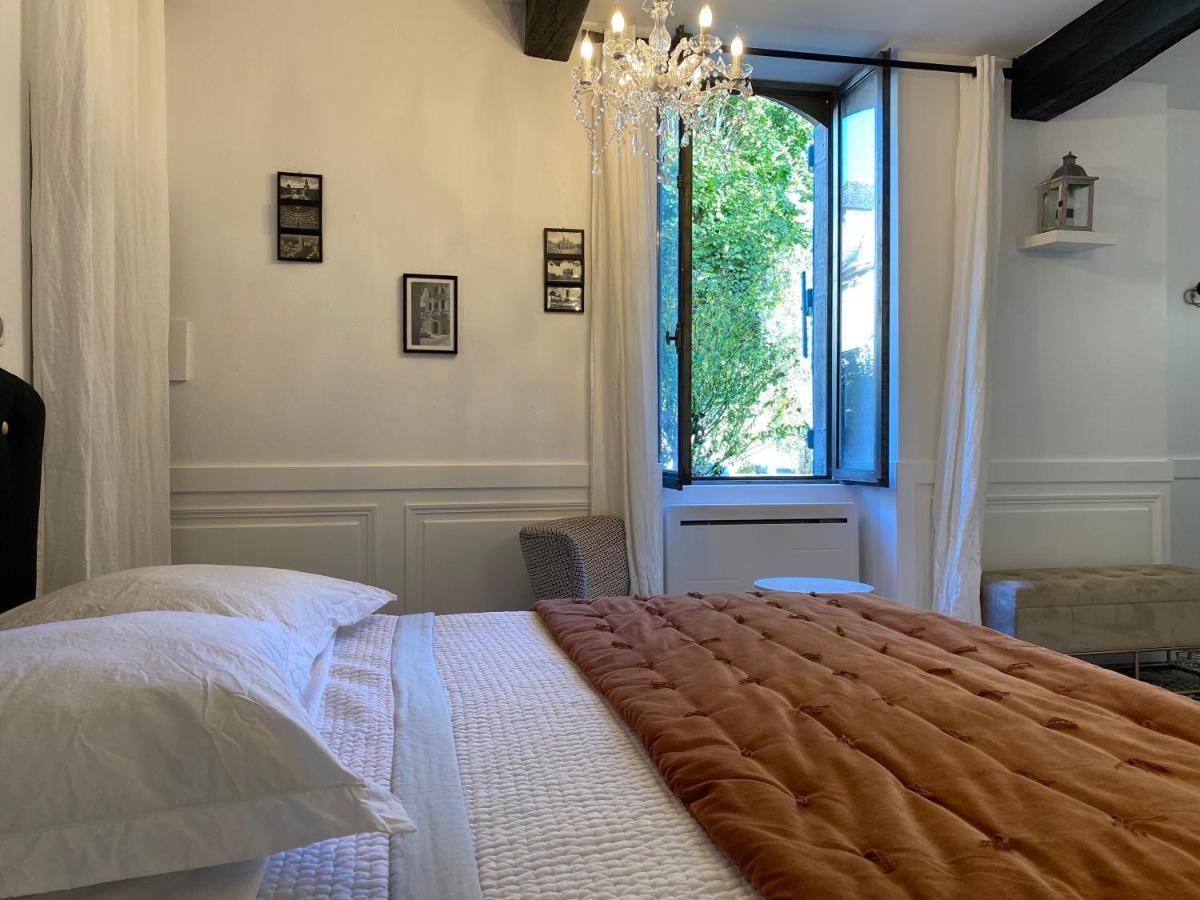 Chambre D'Hote 1787 : Les Terrasses Des Pyrenees Laloubere Exterior photo